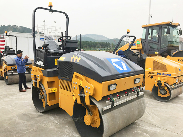 XCMG 4 Ton XMR403S Small Light Road Compactor Machine Price